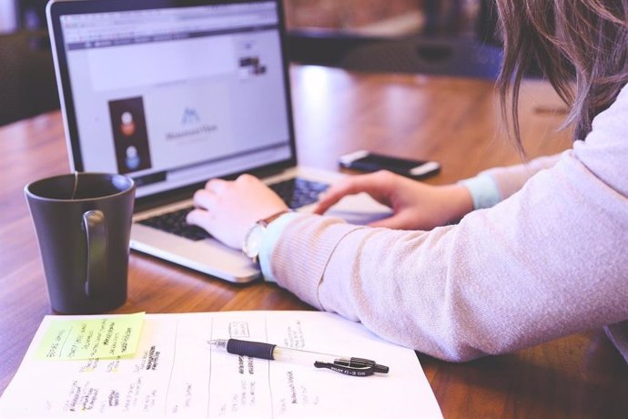 El 87% de las pequeñas empresas españolas confían en que las herramientas de IA pueden beneficiar su negocio